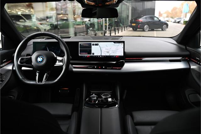 BMW 5-SERIE Touring 530e M Sport Automaat / Trekhaak / Adaptieve LED / Parking Assistant Plus / Stoelventilatie / Comfort Access / Live Cockpit Professional