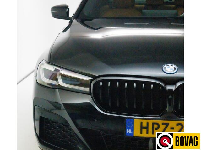 BMW 5-SERIE 545e xDrive High Exec. M-sport Black Edition 394 PK | Open Dak | Trekhaak elec. | Volledig leder 360 Camera, Stoel- en stuurverwarming