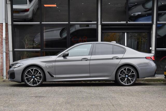 BMW 5-SERIE 530e High Executive M-Sport Pano Camera 20" HK