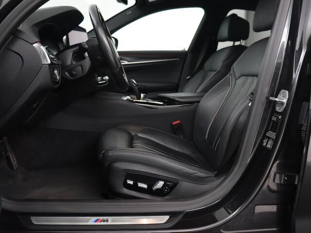 BMW 5-SERIE 520i M Sport | Leder | Stoelverwarming | Carplay | 19'' | Sportstoelen | Live Cockpit | Navigatie | Parkeerhulp | Adaptief LED | Memory | Keyless start