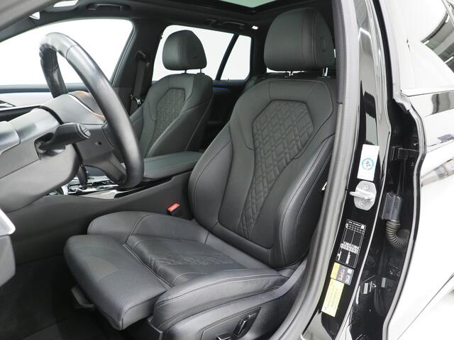 BMW 5-SERIE Touring 530e xDrive Business Edition Plus | Panoramadak | Camera | Sfeerverlichting | BLIS | Carplay