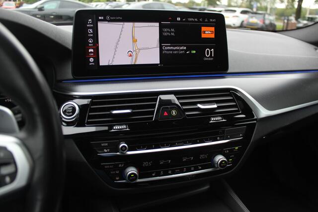 BMW 5-SERIE 530e xDrive High Exe. M Sport / Schuifdak / Camera / Head-up / 19'' / CarPlay / Harman Kardon / Leder / Dodehoek / Stoelverwarming4x / ACC