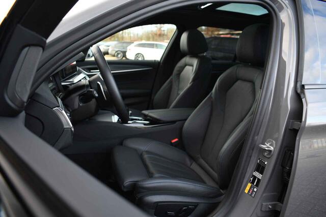 BMW 5-SERIE Touring 530e xDrive M-Sport Pano ACC H/K HUD 19inch