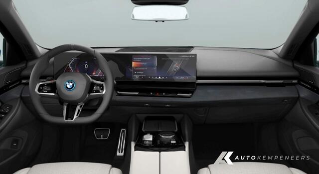BMW 5-SERIE 530e xDrive M Sport Pro | Driving Ass. Prof. | Harman/Kardon | Keyless | Camera | Trekhaak | 20' Inch |