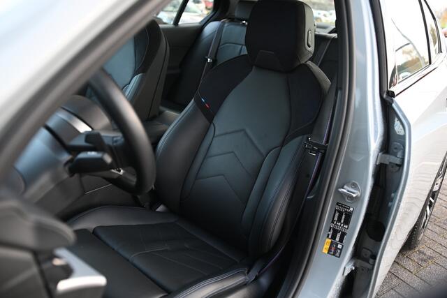 BMW 5-SERIE 550e xDrive High Executive M Sport Automaat / Panoramadak / Adaptief onderstel professional / Adaptieve LED / Parking Assistant Plus / Harman-Kardon / Stoelverwarming