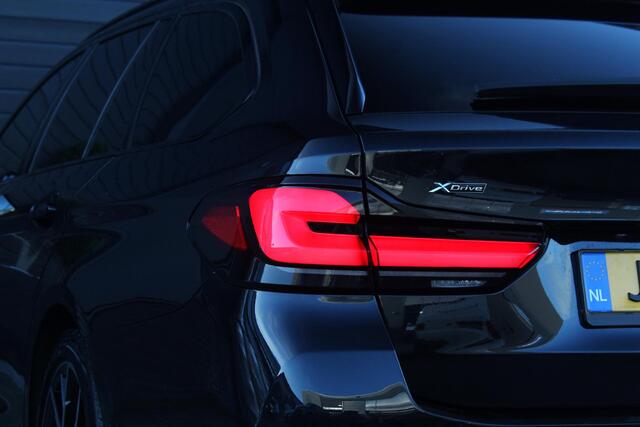 BMW 5-SERIE Touring 530e xDrive M-Sport | Panorama-dak | Comfort Stoelen | Harman & Kardon | Cruise Control Adaptief | Sfeerverlichting | Electrische Achterklep