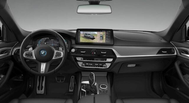 BMW 5-SERIE Touring 530e M-Sport | Panoramadak | Comfort Zetels | Comfort Access