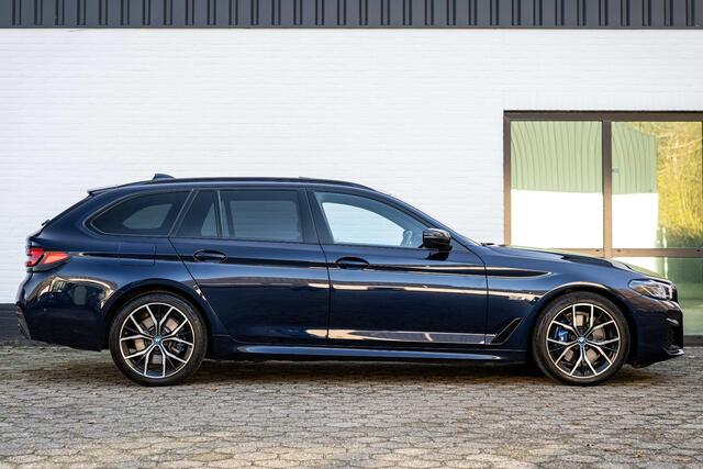 BMW 5-SERIE Touring 530e xDrive M-Sport 4-Wielsturing Massage Laser