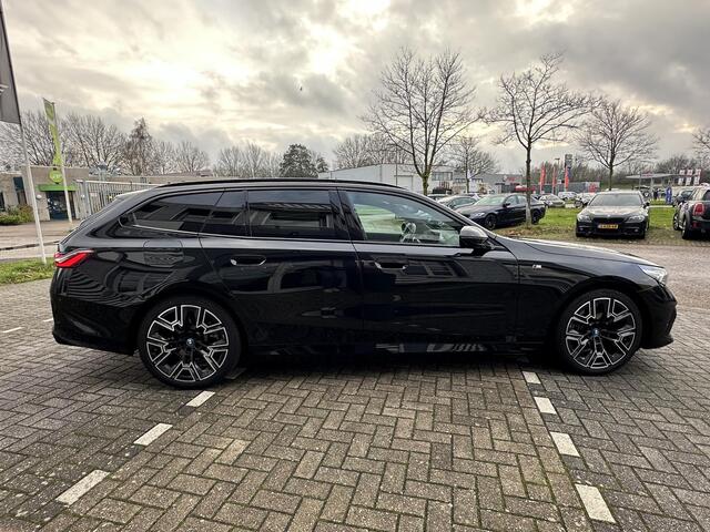 BMW 5-SERIE Touring 530e M Sport Edition Comfort toegang | Elect trekhaak | Origineel NL