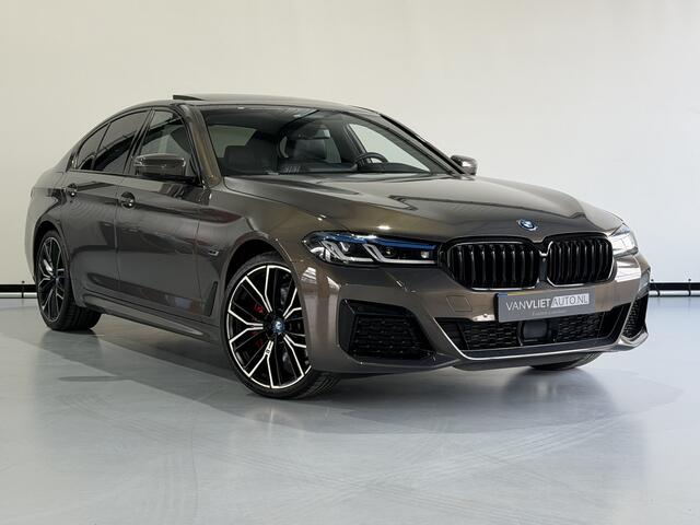 BMW 5-SERIE 530e M SPORT EDITION PLUS Schuifdak / Head Up / Leder / Laser