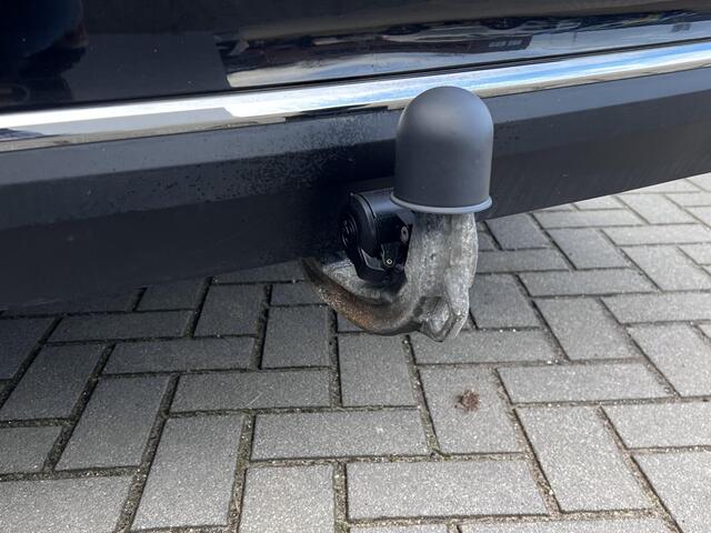 BMW 5-SERIE 5er-Reihe 530e xDrive Touring Luxury Line Automaat / Dealer onderhouden / Laser light / Leder / Elektrische trekhaak 1.700 kg / Elektrische (massage) stoelen / Camera 360° / HUD / Elektrische klep / Panorama schuifdak / Adaptief onderstel / Stuur- en sto