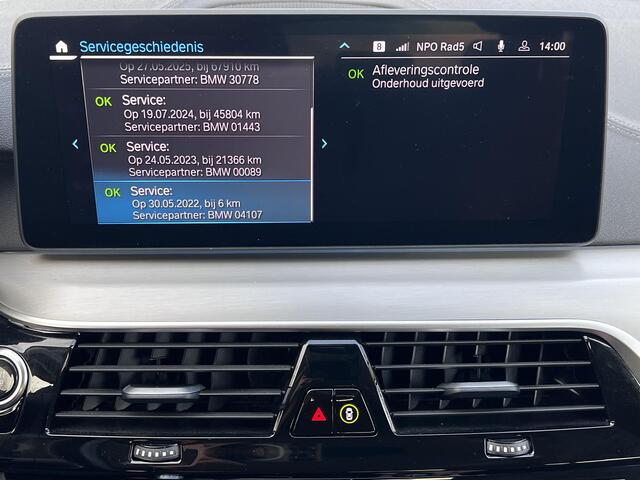 BMW 5-SERIE 5er-Reihe 530e xDrive Touring Luxury Line Automaat / Dealer onderhouden / Laser light / Leder / Elektrische trekhaak 1.700 kg / Elektrische (massage) stoelen / Camera 360° / HUD / Elektrische klep / Panorama schuifdak / Adaptief onderstel / Stuur- en sto