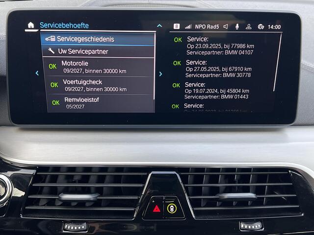 BMW 5-SERIE 5er-Reihe 530e xDrive Touring Luxury Line Automaat / Dealer onderhouden / Laser light / Leder / Elektrische trekhaak 1.700 kg / Elektrische (massage) stoelen / Camera 360° / HUD / Elektrische klep / Panorama schuifdak / Adaptief onderstel / Stuur- en sto