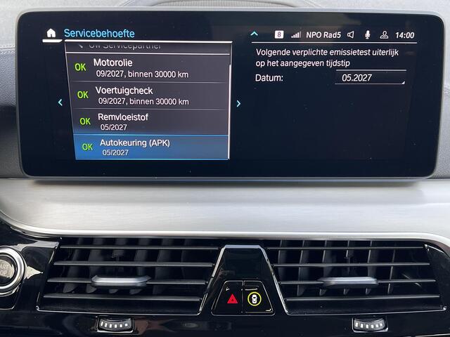 BMW 5-SERIE 5er-Reihe 530e xDrive Touring Luxury Line Automaat / Dealer onderhouden / Laser light / Leder / Elektrische trekhaak 1.700 kg / Elektrische (massage) stoelen / Camera 360° / HUD / Elektrische klep / Panorama schuifdak / Adaptief onderstel / Stuur- en sto