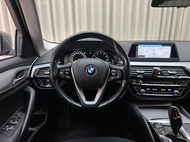BMW 5-SERIE Touring 520i Executive *Org.NL!* Navigatie / LED / Cruise / Elektr. Klep / ECC Clima / PDC V&A / 18'' LMV