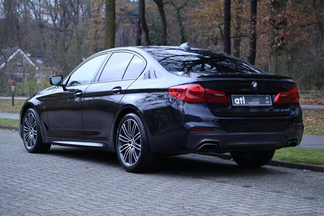 BMW 5-SERIE 540i High Executive M-Sport | HUD | Keyless | Hifi | elktr. trekhaak | Navi Pro | Adap onderstel | Soft close | Comfort stoel + memory | Driving asssistent | Etc.