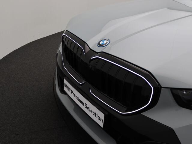 BMW 5-SERIE Touring 540d xDrive M Sportpakket Pro | Innovation Pack | Driving Assist Prof | Harman-Kardon | Panoramadak | 20"