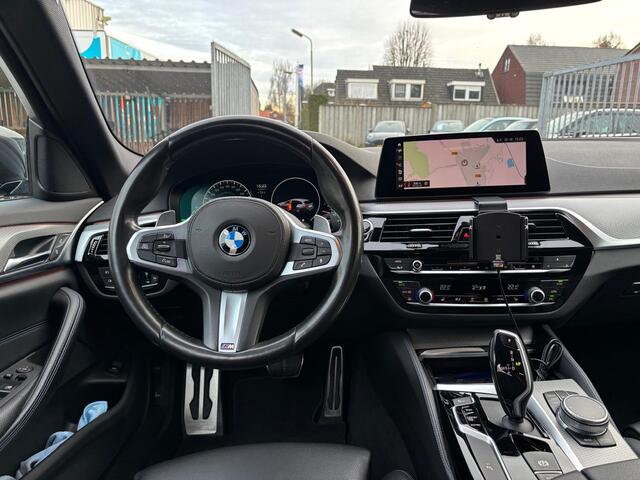 BMW 5-SERIE Touring 520d M-Sport / LED / Navi / Leder / Cam