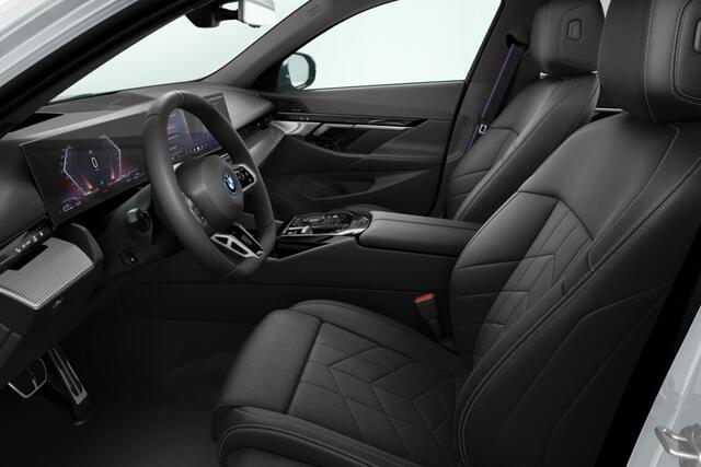 BMW 5-SERIE Touring 530e M Sport Edition | M Sportpakket Pro | Innovation Pack | Travel Pack | Comfort Pack | Trekhaak