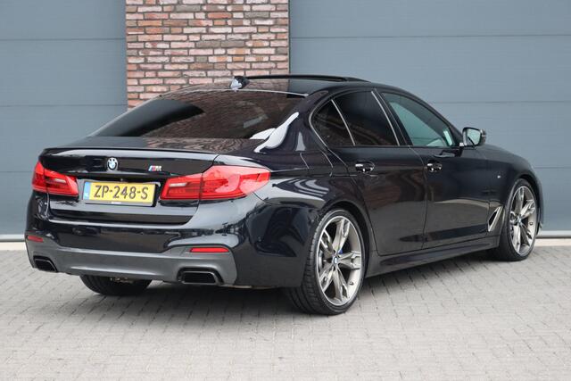 BMW 5-SERIE M550d xDrive High Executive | Schuifdak | Bowers&Wilkins | ACC | Trekhaak | Entertainment Achter | Parfumering | Stoelventilatie | HUD | Massage | Standverwarming | Zonnerollo's | Display Key | Aerodynamicapakket |