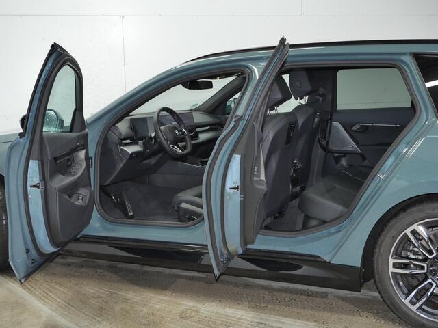 BMW 5-SERIE Touring 520i M-Sport | 19" | Panorama | Driving Assistant Plus | Harman Kardon | Trekhaak