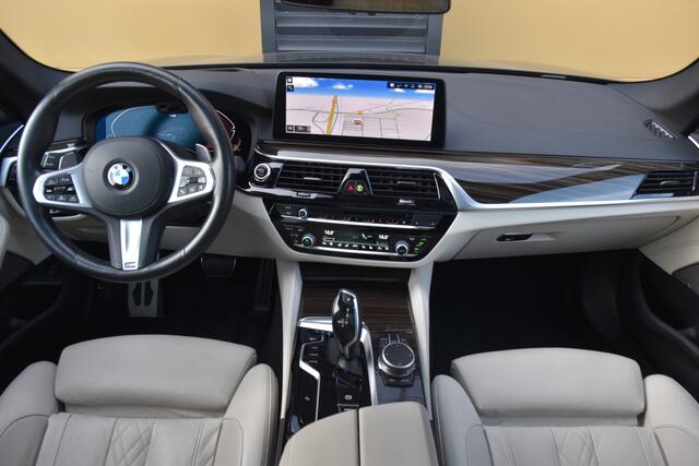 BMW 5-SERIE Touring 540i xDrive High Executive * M-Sport * Panoramadak * Laser * Stoelmassage * Softclose *