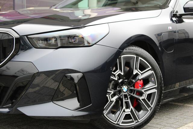 BMW 5-SERIE 550e xDrive M Sport Automaat / Panoramadak / Trekhaak / Adaptief Onderstel Professional / Bowers & Wilkins / Parking Assistant Professional / Adaptieve LED