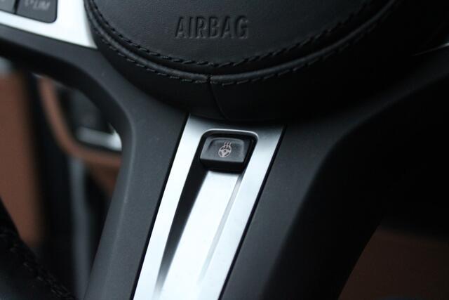 BMW 5-SERIE Touring 520e High Executive - Laser - Memory - HUD - Achteras besturing - Stoel/Stuur verwarming - ACC - Keyless - Rijklaar