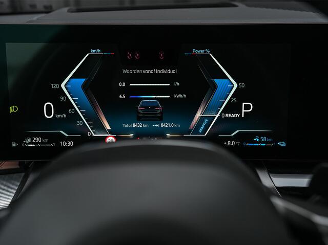 BMW 5-SERIE Touring 530e xDrive · M-Sport · Shadow Line · Bowers&Wilkins · 360 Camera · Comfort Access · Stoel- en Stuurverwarming · Active Cruise · Ambiance · El. trekhaak ·