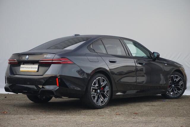 BMW 5-SERIE Touring 530e M Sportpakket Pro 20'' / Harman Kardon / Comfortstoelen met stoelventilatie / Driving Assistant Professional / Trekhaak