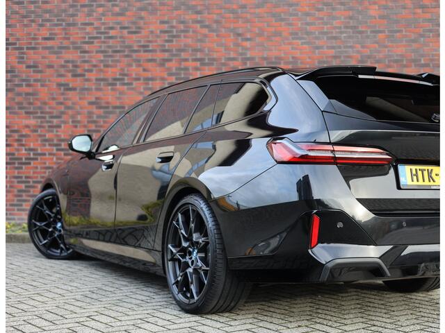 BMW 5-SERIE Touring 550e xDrive | M performance - Pano - B&W - Trekhaak