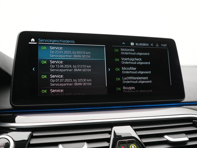 BMW 5-SERIE Touring 530e Executive Plug In Hybrid 293pk Dealer O.H. PHEV | Panodak | 360 Camera | Lederen Sportstoelen Verwarmd | Sfeerverlichting | Apple Carplay | Navigatie | Virtual | DAB |