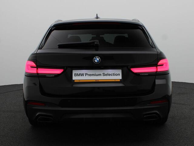 BMW 5-SERIE Touring 540i xDrive M Sportpakket | Comfortstoelen | Panoramadak | Achterruitrijcamera | 19"