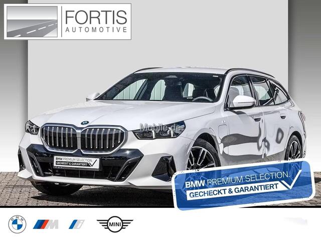 BMW 5-SERIE Touring 530e xDrive M-SPORT ** LED, NAVI+, LEDER, 19-inch LMV, ALARM, M-ONDERSTEL ** 1e EIG - UNFALLFREI - ¤ 17.900,= onder NP ** ** INFORMEER OOK NAAR ONZE AANTREKKELIJKE FINANCIAL-LEASE TARIEVEN **