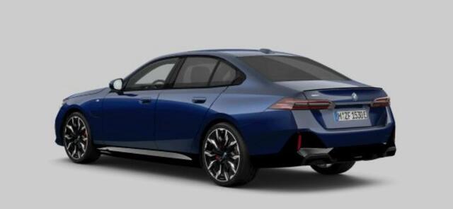 BMW 5-SERIE 550e xDrive M Sport Pro - Driving/Parking Assistant Professional - Harman Kardon - Comfort Access - Comfort Pack - M Adaptief onderstel Professional - Iconic Glow - Active Guard - Harman Kardon -