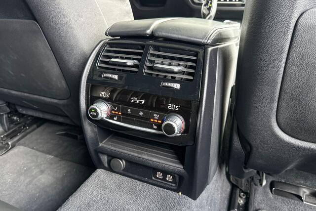 BMW 5-SERIE Sedan 530e M Sportpakket Pro / High Executive / Safety Pack / Parking Pack / CoPilot Pack / Schuif-/kanteldak / Comfort Access / Comfortstoelen / Ambient Air Pakket / Driving Assistant Professional / Laserlight