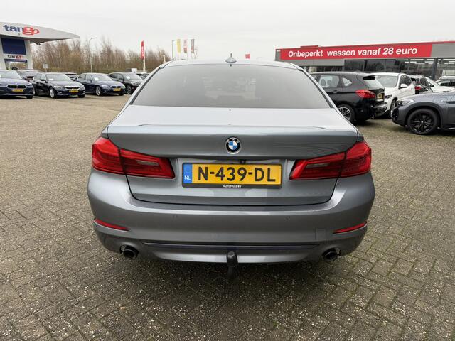 BMW 5-SERIE 520i Sport Line Executive Leer Head-Up Display Achteruitrijcamera Stoelverwarming Trekhaak