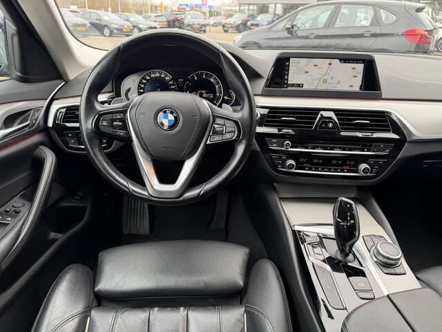 BMW 5-SERIE 520i Sport Line Executive Leer Head-Up Display Achteruitrijcamera Stoelverwarming Trekhaak