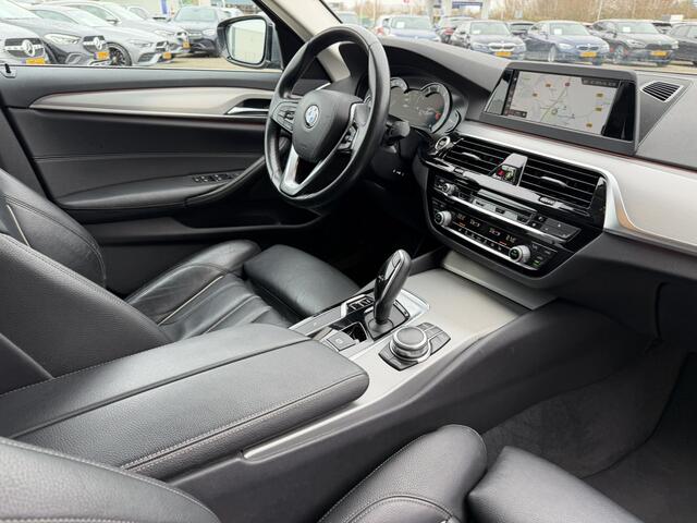 BMW 5-SERIE 520i Sport Line Executive Leer Head-Up Display Achteruitrijcamera Stoelverwarming Trekhaak