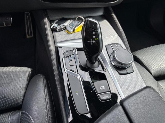 BMW 5-SERIE Touring 520D M-Pakket 2018 NL Auto