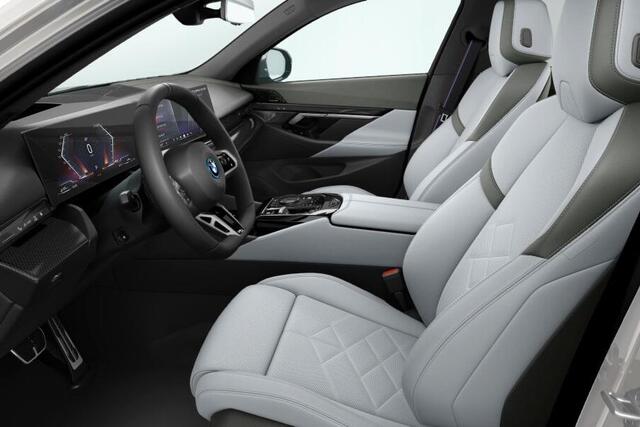 BMW 5-SERIE Touring 550e xDrive Innovation Pack M Sportpakket Pro Aut. - Verwacht: December 2025