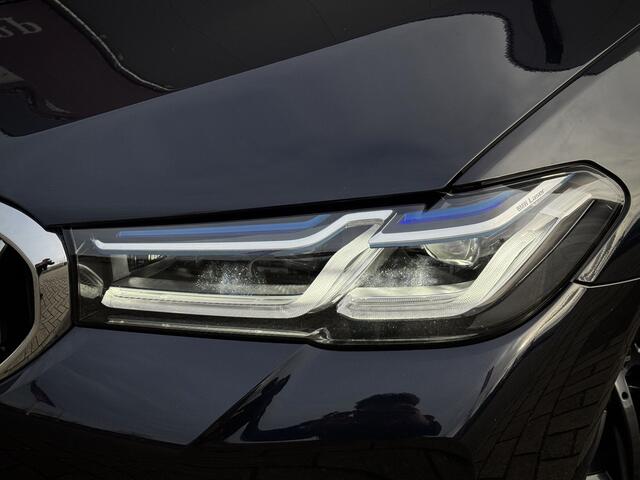 BMW 5-SERIE Touring 530e xDrive M-Sport High Executive | Panoramadak | Laserlicht | Harman Kardon | HUD | Achteras Besturing | Elektrische Trekhaak | Adaptive Cruise CoPilot