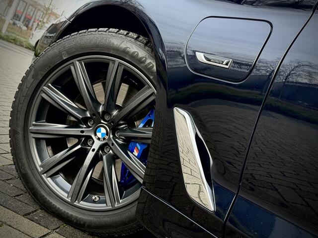 BMW 5-SERIE Touring 530e xDrive M-Sport High Executive | Panoramadak | Laserlicht | Harman Kardon | HUD | Achteras Besturing | Elektrische Trekhaak | Adaptive Cruise CoPilot