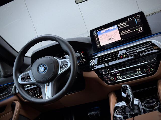 BMW 5-SERIE Touring 530e xDrive M-Sport High Executive | Panoramadak | Laserlicht | Harman Kardon | HUD | Achteras Besturing | Elektrische Trekhaak | Adaptive Cruise CoPilot
