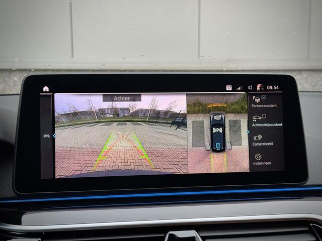 BMW 5-SERIE Touring 530e xDrive M-Sport High Executive | Panoramadak | Laserlicht | Harman Kardon | HUD | Achteras Besturing | Elektrische Trekhaak | Adaptive Cruise CoPilot