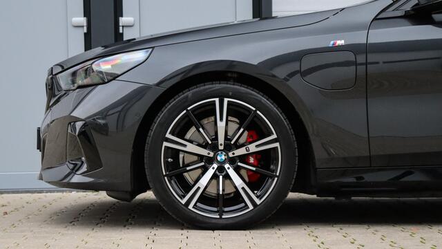 BMW 5-SERIE Touring 530e xDrive M-Sport Pro | Stoelventilatie | Harman/Kardon | Panoramadak | Carbon | Trekhaak