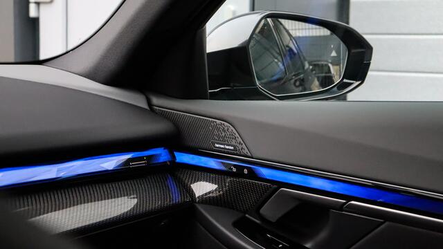 BMW 5-SERIE Touring 530e xDrive M-Sport Pro | Stoelventilatie | Harman/Kardon | Panoramadak | Carbon | Trekhaak