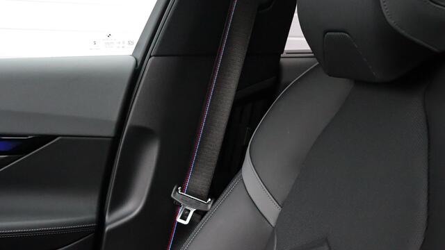 BMW 5-SERIE Touring 530e xDrive M-Sport Pro | Stoelventilatie | Harman/Kardon | Panoramadak | Carbon | Trekhaak