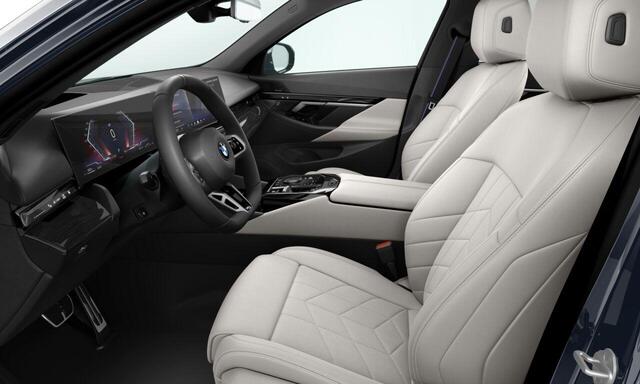 BMW 5-SERIE Touring 520i M Sportpakket Pro | Comfort Pack | Travel Pack | Innovation Pack | Trekhaak |Harman Kardon | Panoramadak