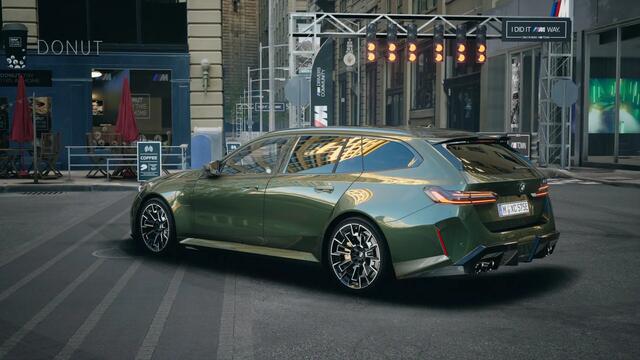 BMW 5-SERIE Touring M5 Automaat / Panoramadak / Trekhaak / M Multifunctionele Stoelen / Bowers & Wilkins / Parking Assistant Professional / M Carbon-keramische remmen